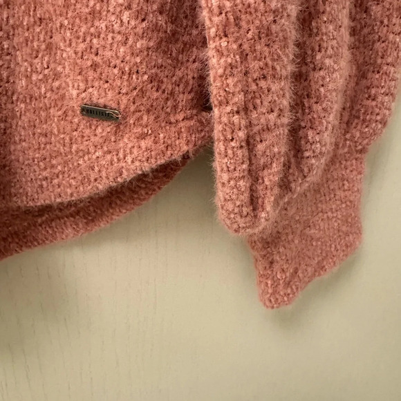 Hollister Fuzzy Cozy V Neck Pullover Pink Sweater NWT Size S Long Sleeve - Picture 3 of 8